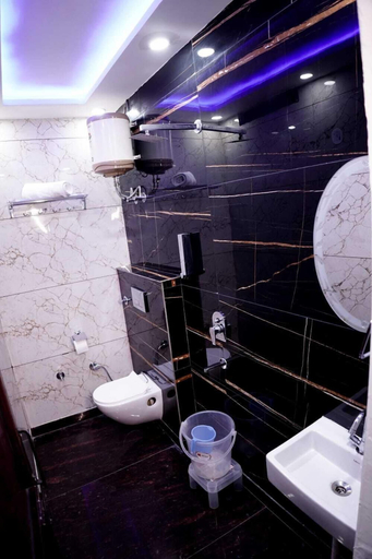 Bathroom 4, Hotel Amazing House, Delhi