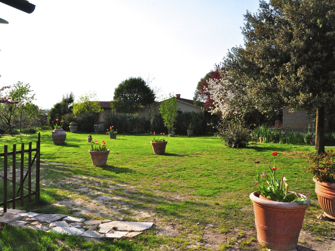 Others 2, Farmhouse With Spacious Garden and Pool, Siena