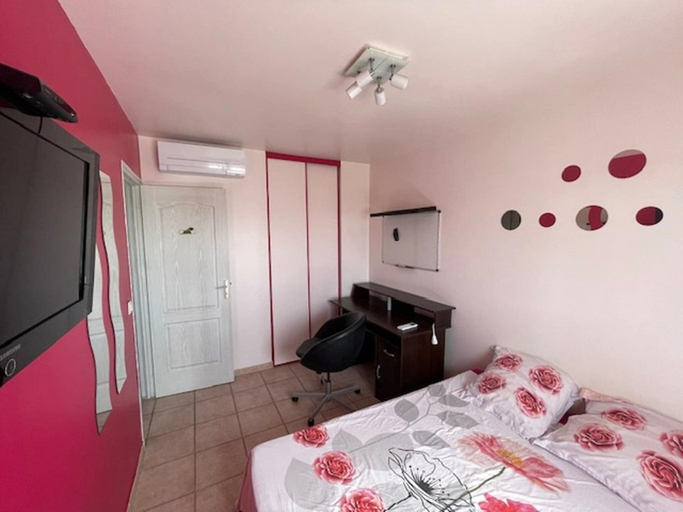 Bedroom 4, Villa in Vidauban With Pool & Vineyards Nearby, Var