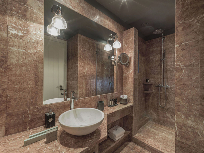 Bathroom 5, Kinsterna Hotel, Peloponnese