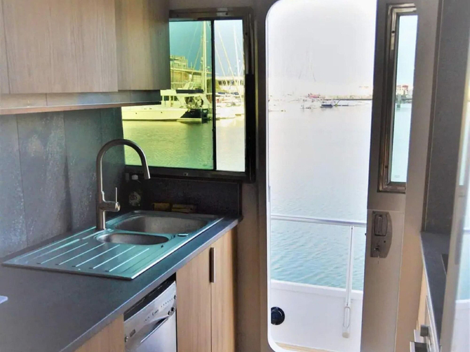 Private kitchen, Attractive Yacht With Roof Terrace, Charente-Maritime