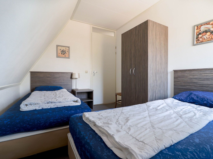 Room 4, Villa Near the Lake in Makkum, Wûnseradiel