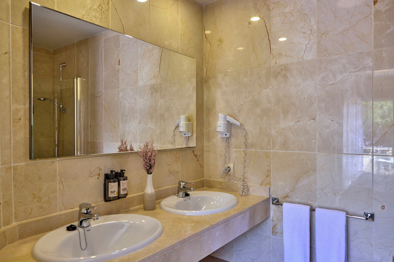 Bathroom 5, Universal Aquamarin Beach Houses, Baleares