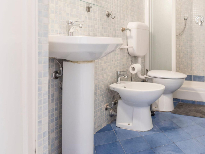 Bathroom 5, Belvilla by OYO Trabia Home, Palermo