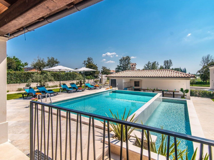 Pool 3, Villa With Swimming Pool and Outdoor Kitchen, Svetvinčenat