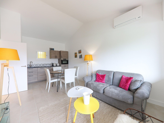 Private kitchen 5, Air-conditioned Apartment Near Beach, Var
