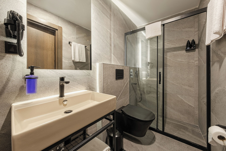 Bathroom 5, Mira Inn Lara, Antalya