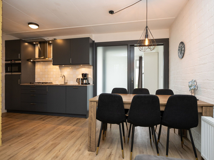 Private kitchen 5, Cottage on a vacation park, Texel