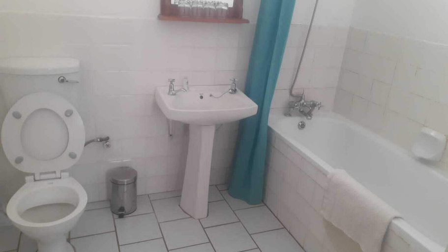 Bathroom 5, The Nest Drakensberg Hotel, Uthukela
