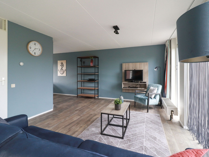 Living area 2, Beautiful Holiday Home With hot tub, Wûnseradiel