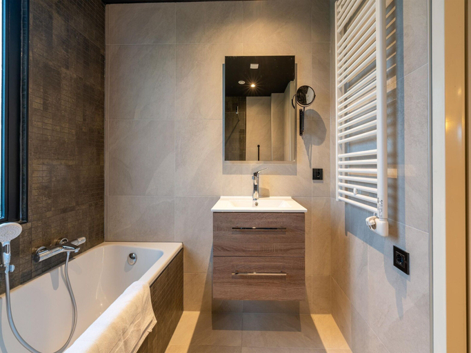 Bathroom 4, Holiday Home in Zevenhuizen With Roofed Swim Pool, Zevenhuizen-Moerkapelle
