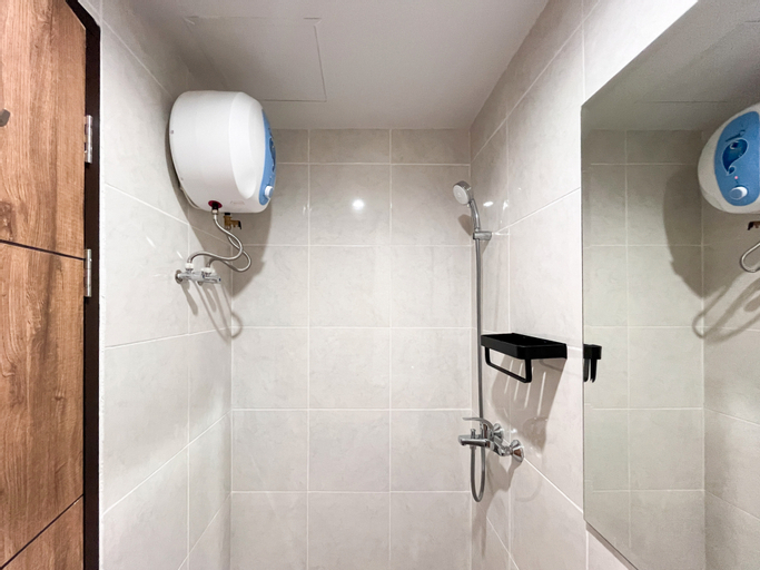 Bathroom 5, Delft Apartment CPI Makassar, Makassar