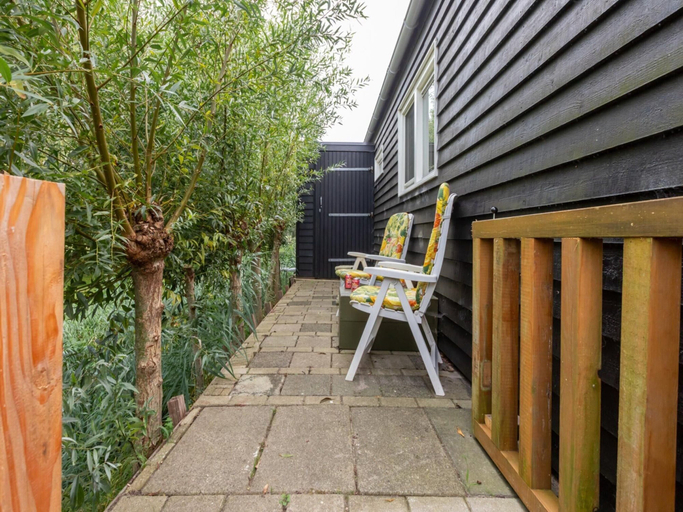 Others 5, Holiday Home in Zeeland With Romantic Terrace, Schouwen-Duiveland