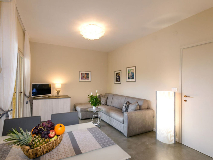 Living area, Directly on the Lake - Casa San Benedetto, Verona