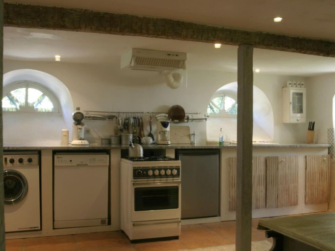 Private kitchen, Pradia's Modern Retreat, Hautes-Pyrénées