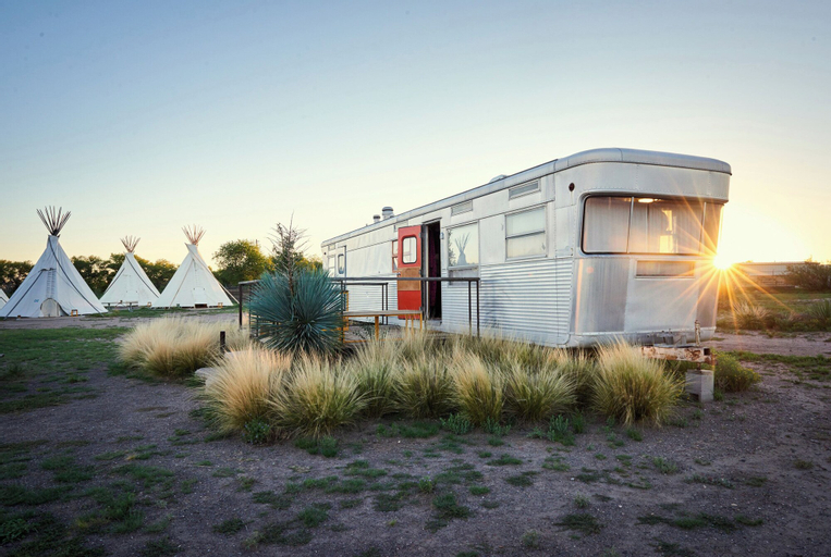 El Cosmico, Presidio