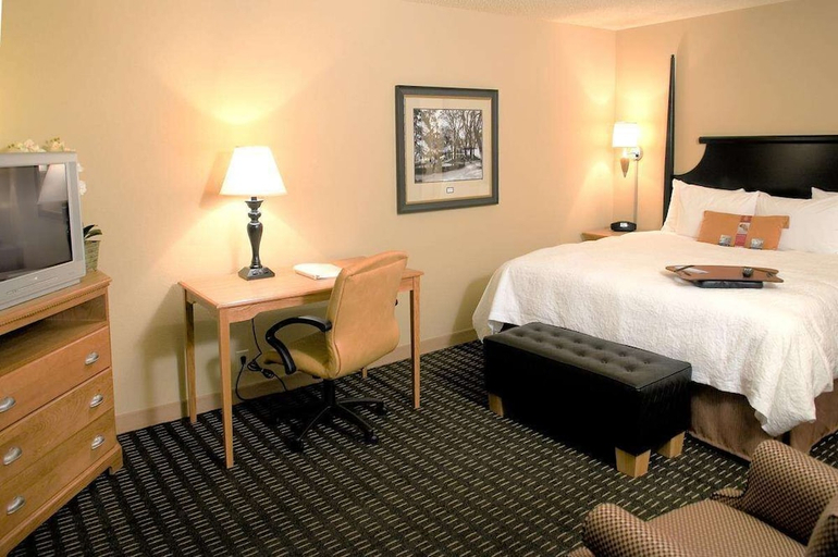 Bedroom 3, Hampton Inn & Suites by Hilton Mobile Airport University Area, Mobile