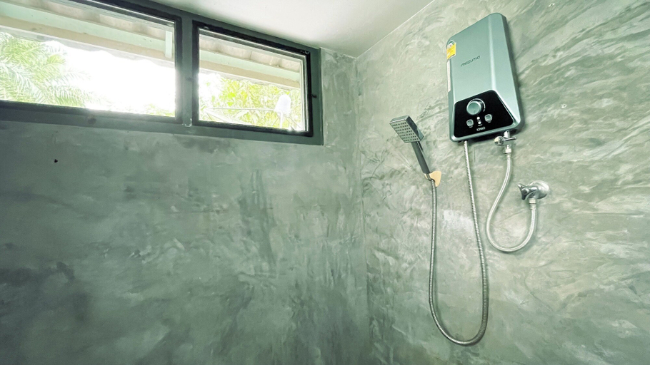 Bathroom 16