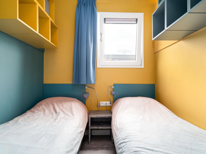 Bedroom 2, Beautiful Chalet With a Jetty, Near Frisian Lakes, Boarnsterhim