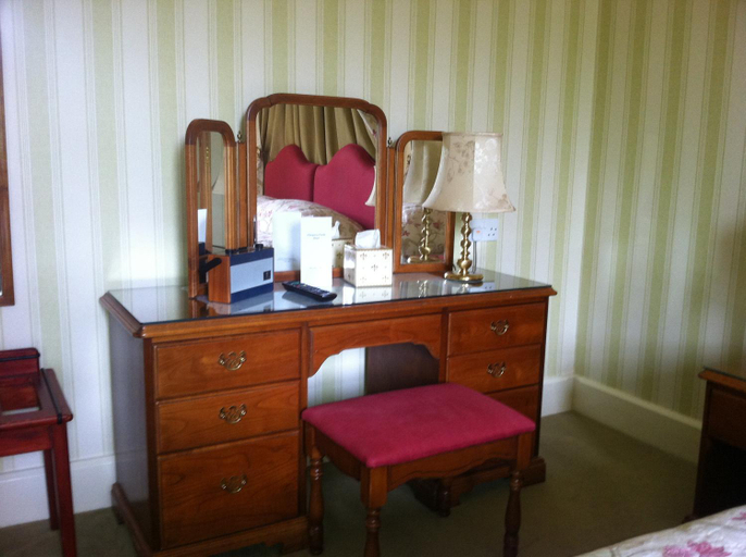 Bedroom, Glengarry Castle Hotel, Highland