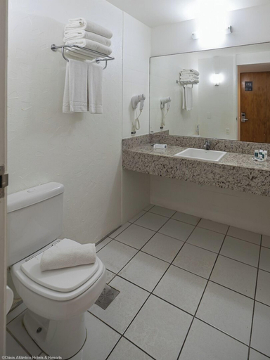 Bathroom 4, Hotel Oásis Atlântico Imperial, Fortaleza