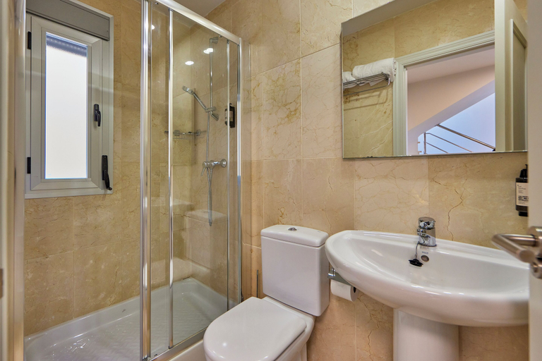 Bathroom 5, Universal Aquamarin Beach Houses, Baleares