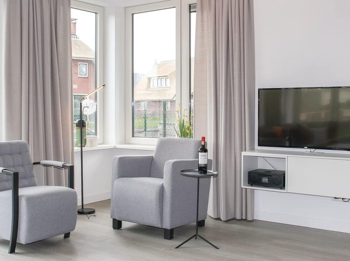 Living area 5, Villa in Friesland With Waterfront Jetty, Skarsterlân