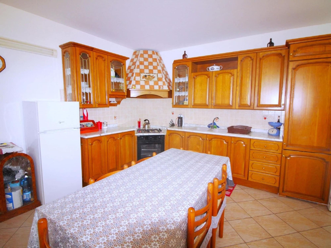 Private kitchen 3, Inviting Holiday Home With Private Pool, Syracuse
