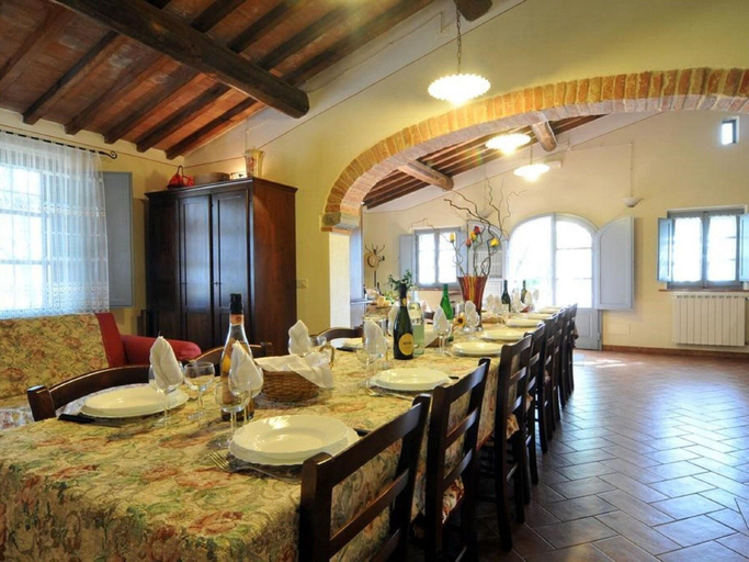 Dining 3, Elegant Castle Stay With Pool, Arezzo