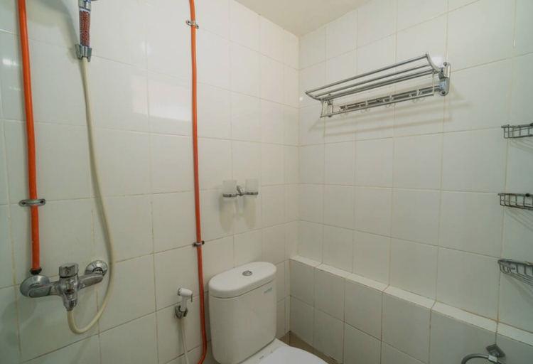 Bathroom, Studio @Bassura City East Jakarta/ Netflix & chill, Jakarta Timur