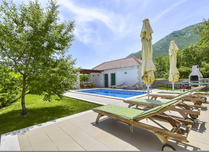 Pool 4, Villa in Croatia With Stunning Mountain Views, Vrgorac