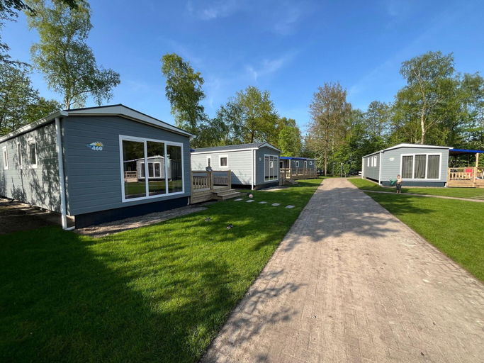Others 3, Chalet in Friesland With Play Area, Tytsjerksteradiel