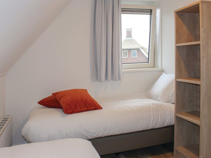 Bedroom 2, Villa in Friesland With Waterfront Garden, Skarsterlân