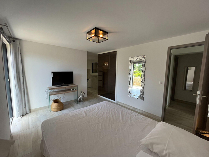 Room 3, Charming Villa in Saint-tropez With Private Pool, Haute-Corse