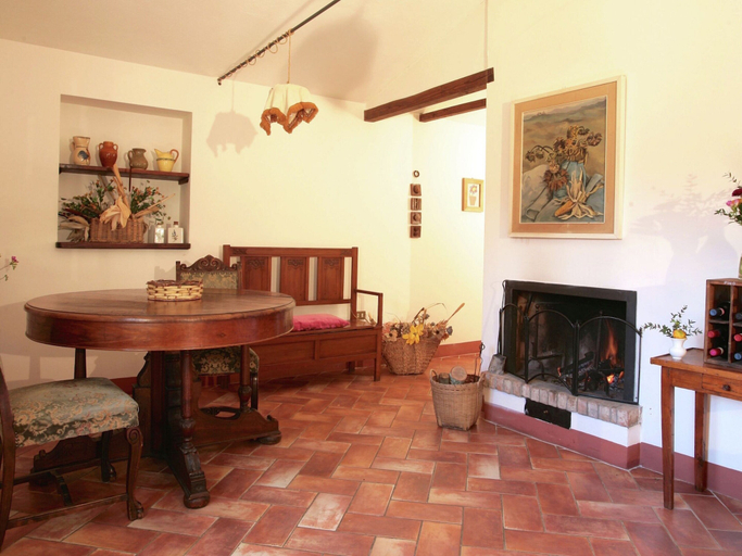 Others 3, Farmhouse With Spacious Garden and Pool, Siena