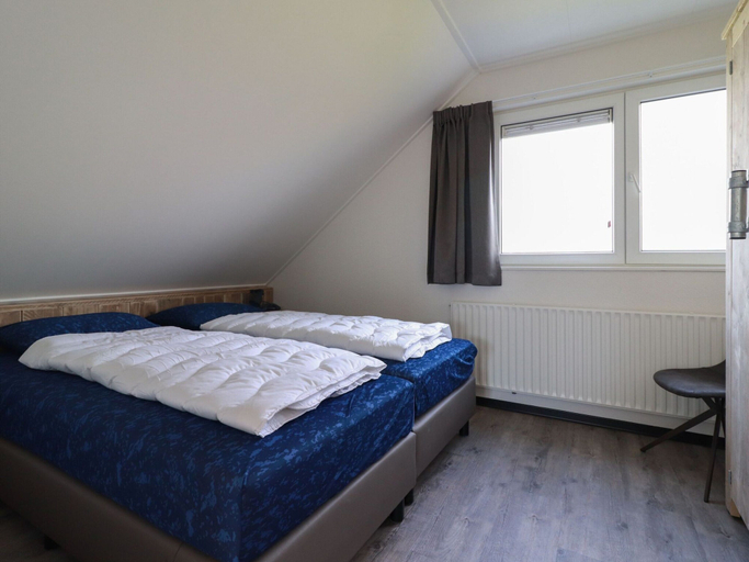 Bedroom 5, Holiday Home in a Holiday Park in Friesland, Wûnseradiel