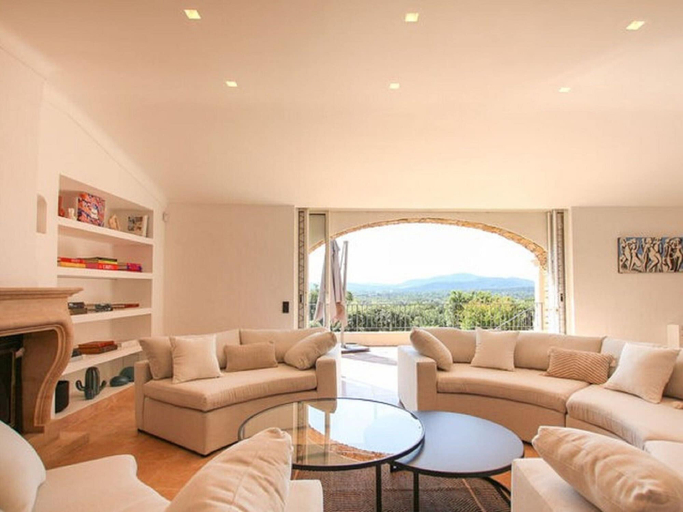 Others 5, Majestic Holiday Home in Grimaud With Private Pool, Var