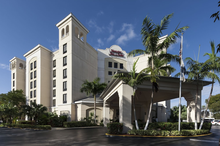 Exterior & Views 2, Hampton Inn & Suites by Hilton Miami-Doral/Dolphin Mall, Miami-Dade