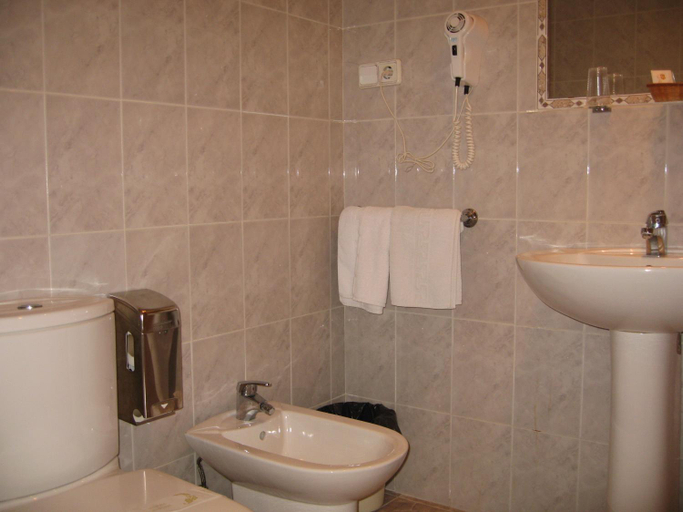 Bathroom 2, Hotel Camargo, Cantabria