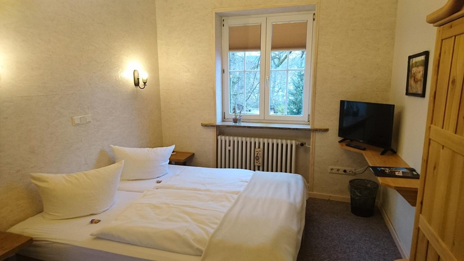 Bedroom 1, Hotel Kapelle Bed & Breakfast, Wartburgkreis