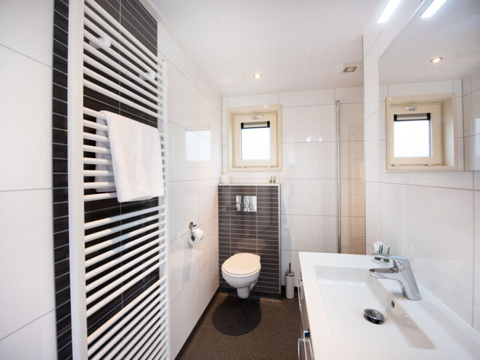 Bathroom 4, Paviljoen 4 Personen, Ooststellingwerf