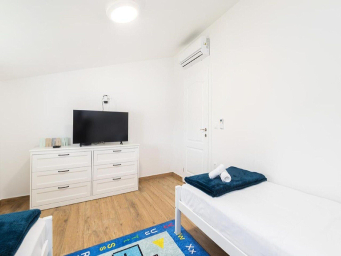 Others 3, Apartments Mistral - Three Bedroom Apartment with Balcony and Shared Pool, Ražanac