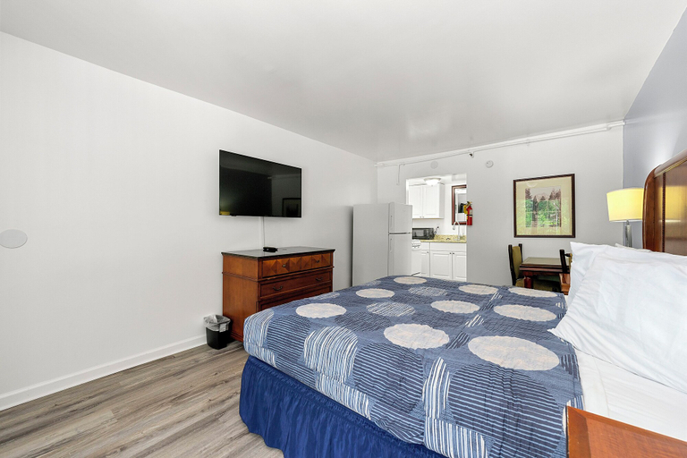 Bedroom 3, Budgetel Inn and Suites, Fulton