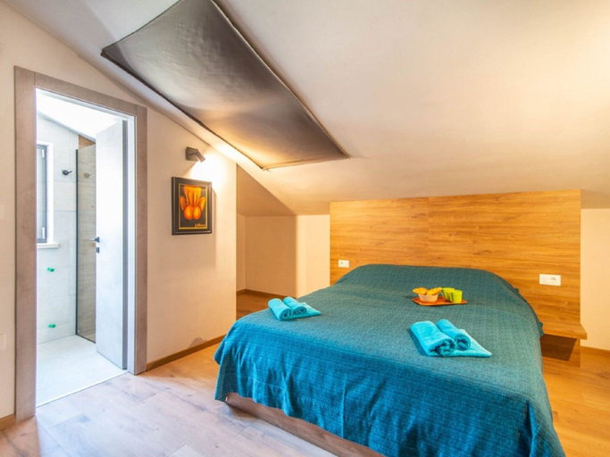 Room 2, Villa With Swimming Pool and Outdoor Kitchen, Svetvinčenat