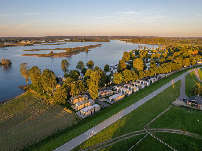 Others 4, House in Arnhem with Rhine Views, Buren