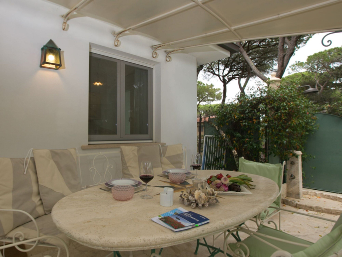 Dining 3, Holiday Home by Marina Beach Tuscany, Livorno