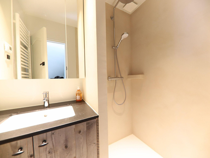 Bathroom 2, Pleasant House for 8 People & 12 m Mooring, Var