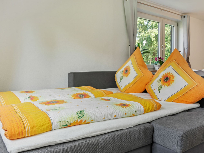 Bedroom 5, Charming Apartment Near the Forest and River, Goslar