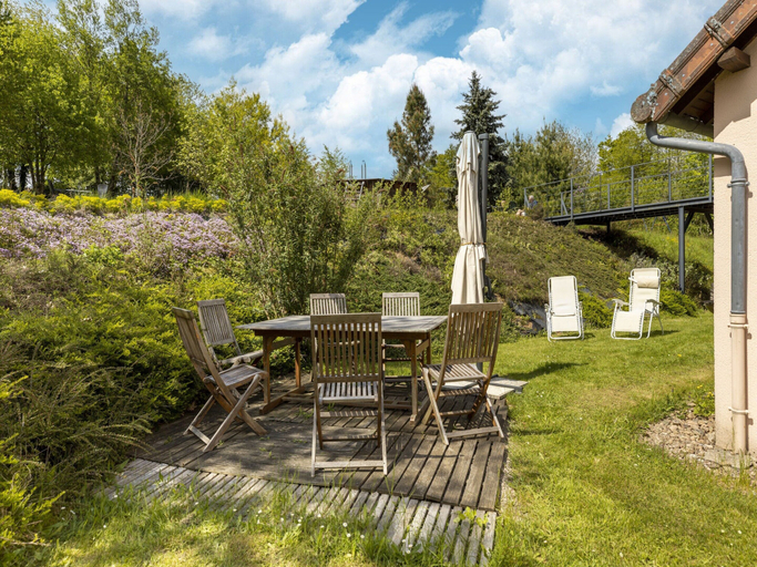 Dining 4, Holiday Home With Beautiful Views, Nièvre