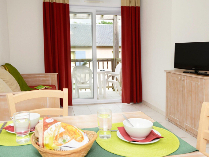Dining 5, Tranquil Escape With Pool, Aveyron